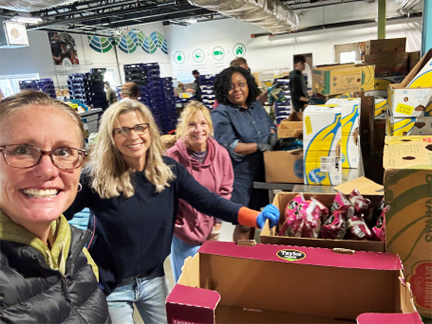 employee volunteers image 3